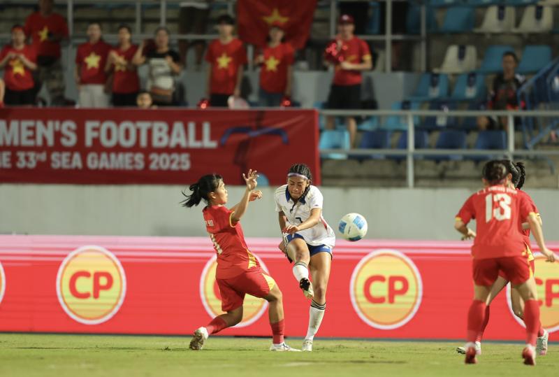 Tuyển nữ Việt Nam thua nghiệt ngã Philippines phút bù giờ tại SEA Games 33- Ảnh 4.
