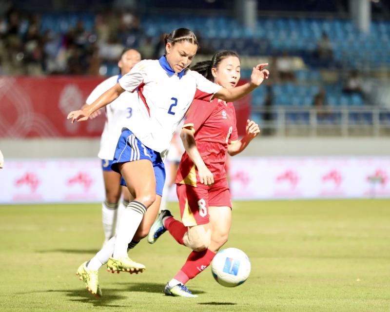 Tuyển nữ Việt Nam thua nghiệt ngã Philippines phút bù giờ tại SEA Games 33- Ảnh 6.