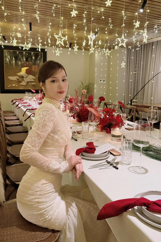 Phú bà sống trong dinh thự triệu đô bắt đầu trang trí Noel, nhưng cách cô dạy con mới khiến mọi người nể phục- Ảnh 1.