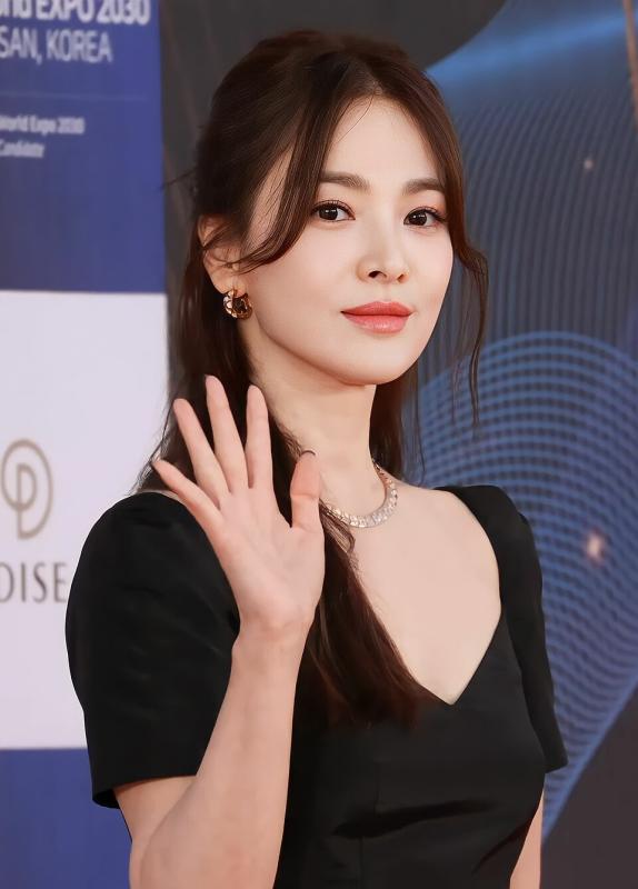 2025: Một năm quậy tới bến của Song Hye Kyo- Ảnh 3.