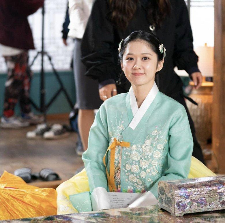 Jang Na Ra U45 "chống già" đỉnh của chóp, làn da căng mọng collagen nhờ 1 loại rau bạt ngàn chợ Việt- Ảnh 1.