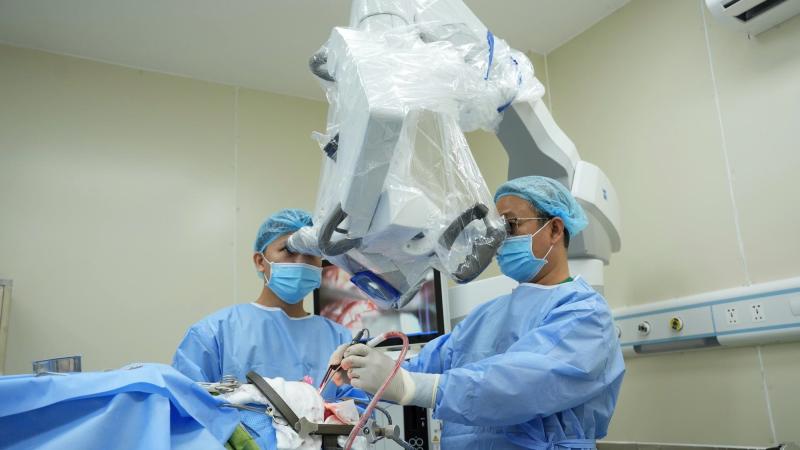 150 phút nghẹt thở với người đàn ông vào bệnh viện trong tình trạng đau đầu dữ dội- Ảnh 3.