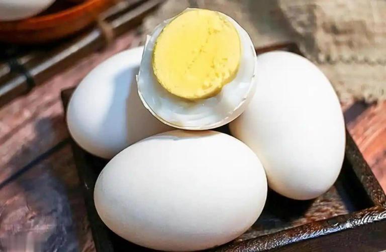 Người ăn trứng ngỗng thường xuyên, sau thời gian ngắn cơ thể có thể xuất hiện 4 thay đổi- Ảnh 1.