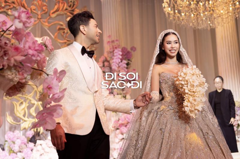 Đám cưới nhà tỷ phú khiến dân tình mãn nhãn: Người mặc sến lại rất sang, người đơn giản thì lại quá tinh tế- Ảnh 4.