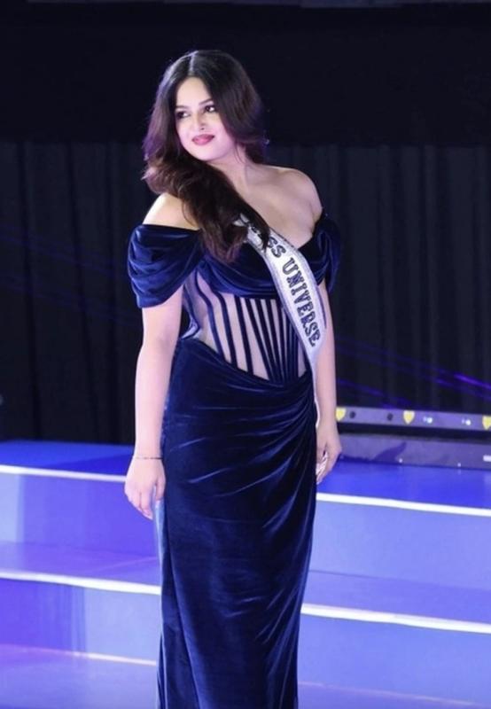 Miss Universe đẹp chấn động hậu giảm cân, đến cú vấp cũng sexy lịm người- Ảnh 15.
