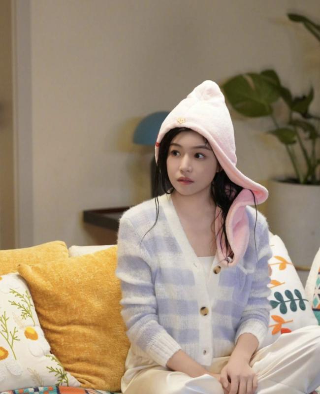 Trần đời chỉ có Trần Nghiên Hy: 42 tuổi vẫn cân đẹp style công chúa và "trai ngoan" kém 19 tuổi- Ảnh 8.