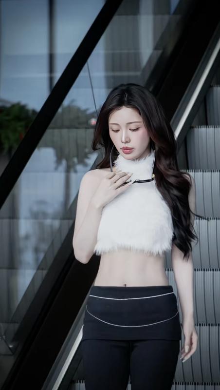 Người đẹp eo nhỏ hơn Ngọc Trinh đu trend “trạm tỷ” nhưng body quá mỏng lại gây chú ý- Ảnh 6.
