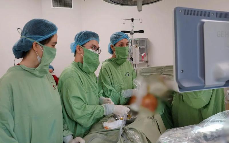Can thiệp đặt shunt màng phổi cho thai nhi: Giành lại sự sống từ trong bụng mẹ- Ảnh 1.