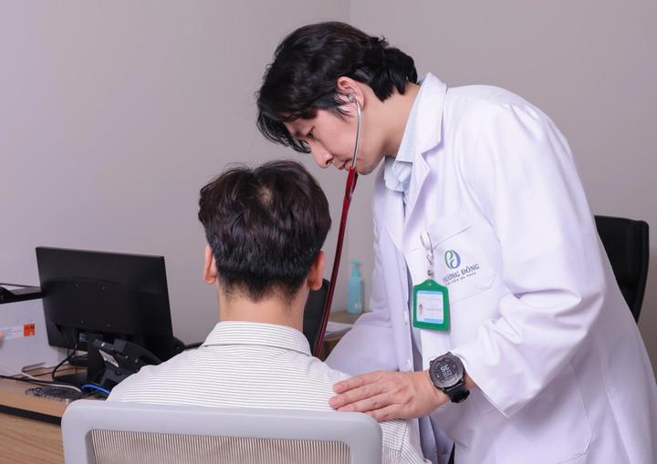 'Bệnh người già' tấn công giới trẻ: Chưa đến 30 tuổi đã phải uống thuốc huyết áp- Ảnh 1.