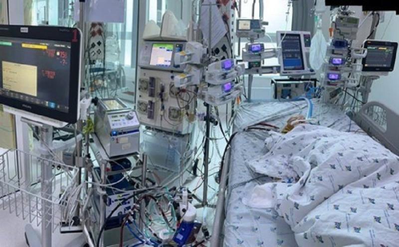 Sốt, nổi ban tưởng bệnh nhẹ, bé 2 tuổi tổn thương tim nguy kịch- Ảnh 1.
