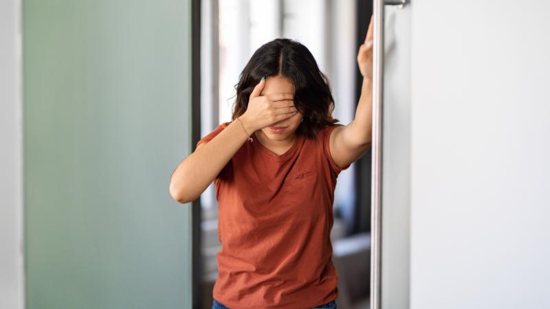 Đau đầu có thể không phải là dấu hiệu sớm nhất của xuất huyết não: Gặp 5 triệu chứng này cần đi viện ngay- Ảnh 2.