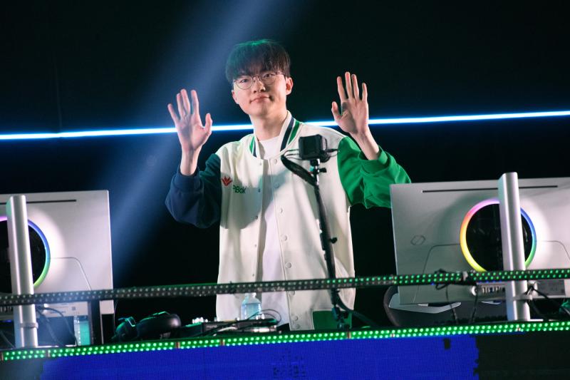 Những khoảnh khắc ấn tượng nhất sự kiện T1 đến Việt Nam: Thầy Giáo Ba solokill Faker, fan Việt tổ chức sinh nhật cho Oner- Ảnh 4.