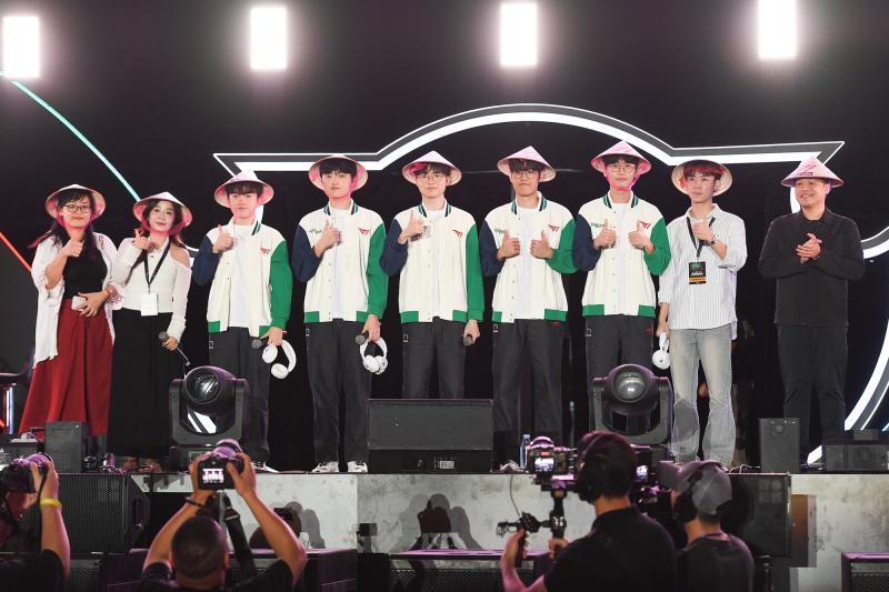 Những khoảnh khắc ấn tượng nhất sự kiện T1 đến Việt Nam: Thầy Giáo Ba solokill Faker, fan Việt tổ chức sinh nhật cho Oner- Ảnh 12.