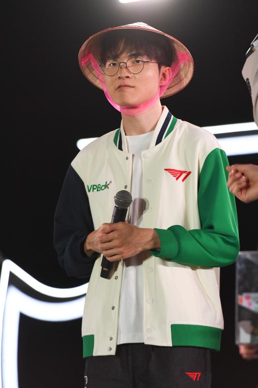 Những khoảnh khắc ấn tượng nhất sự kiện T1 đến Việt Nam: Thầy Giáo Ba solokill Faker, fan Việt tổ chức sinh nhật cho Oner- Ảnh 10.