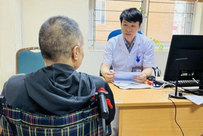 Ca phẫu thuật của cụ ông 90 tuổi và quyết định hoãn mổ đầy cân nhắc- Ảnh 1.