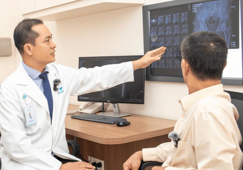 Bệnh nhân nghiện thuốc lá bàng hoàng khi bác sĩ thông báo bị… hoại tử xương- Ảnh 1.
