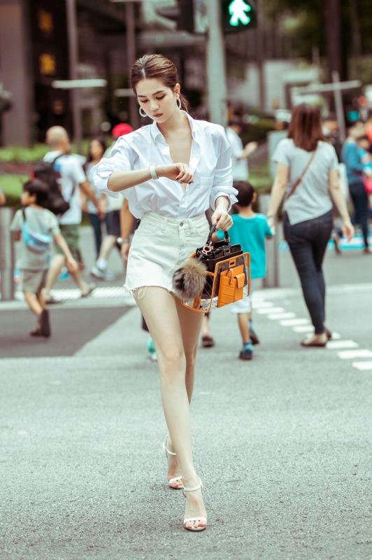 Ngọc Trinh đi đầu trend 