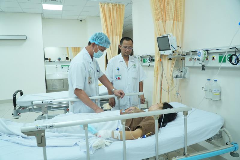 Chuyến bay dài kỷ lục trên biển cứu cùng lúc 2 bệnh nhân nguy kịch từ Trường Sa- Ảnh 2.