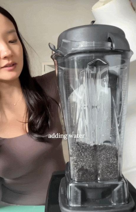 Mái tóc tuổi 40 vẫn đen mượt, bồng bềnh, không một sợi bạc: Bí quyết 