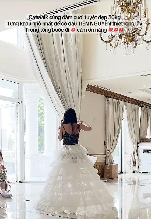 Vì sao Tiên Nguyễn phải học lại catwalk chỉ vài giờ trước lễ cưới?- Ảnh 2.