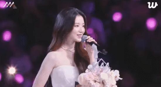 Mỹ nhân đẹp phát sáng, trời ưu ái nhan sắc làm gì cũng được tha thứ- Ảnh 4.