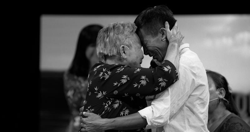 Chân Trời Rực Rỡ: Cách nhìn lại những đứt gãy của lịch sử và hỏi con người về niềm tin cuối cùng - mình thuộc về đâu?- Ảnh 3.