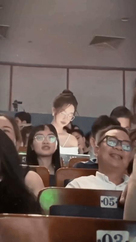 Cô mọt sách quê Cần Thơ có nhan sắc số 1 lục địa: Hào quang học bá toả sáng mọi khung hình- Ảnh 9.