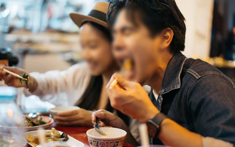 Ăn xong món lẩu vịt hầm gừng thì đau cổ họng, người đàn ông ngoài 40 tuổi tử vong vì xuất huyết não: Chuyện gì đã xảy ra?- Ảnh 1.
