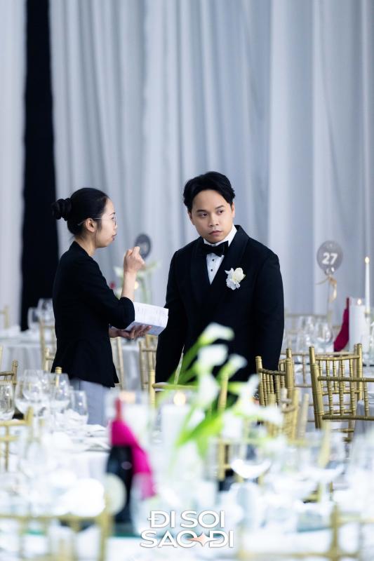 Đám cưới Hương Ly tại Hà Nội: Cô dâu che bụng lùm lùm, chồng đại gia rưng rưng trên lễ đường- Ảnh 15.