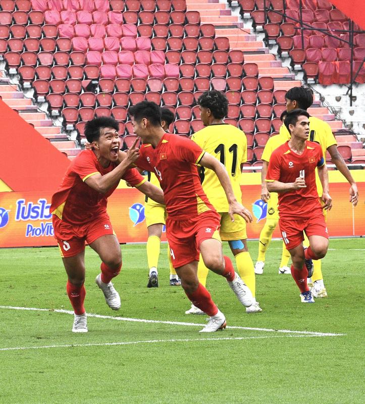 Trai đẹp U22 Việt Nam phong độ chói sáng 