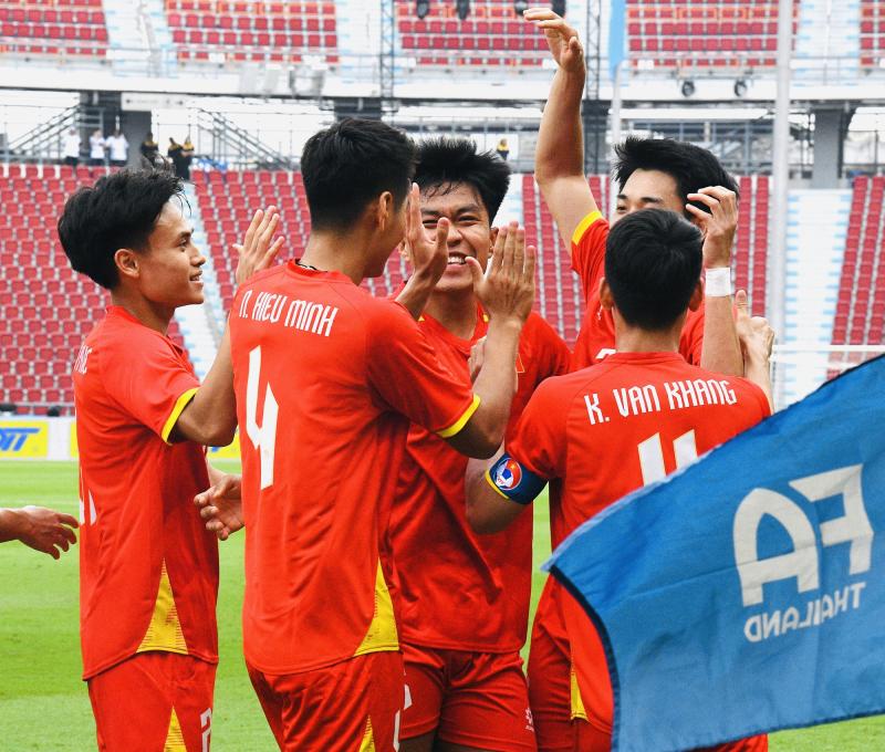 Trai đẹp U22 Việt Nam phong độ chói sáng 
