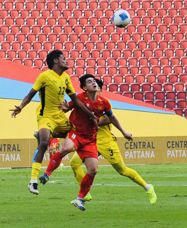 Chỉ đạo U22 Việt Nam cực căng, HLV Kim Sang-sik lộ luôn 