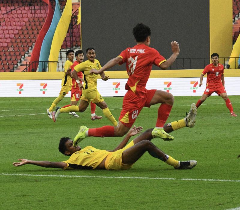 Chỉ đạo U22 Việt Nam cực căng, HLV Kim Sang-sik lộ luôn 