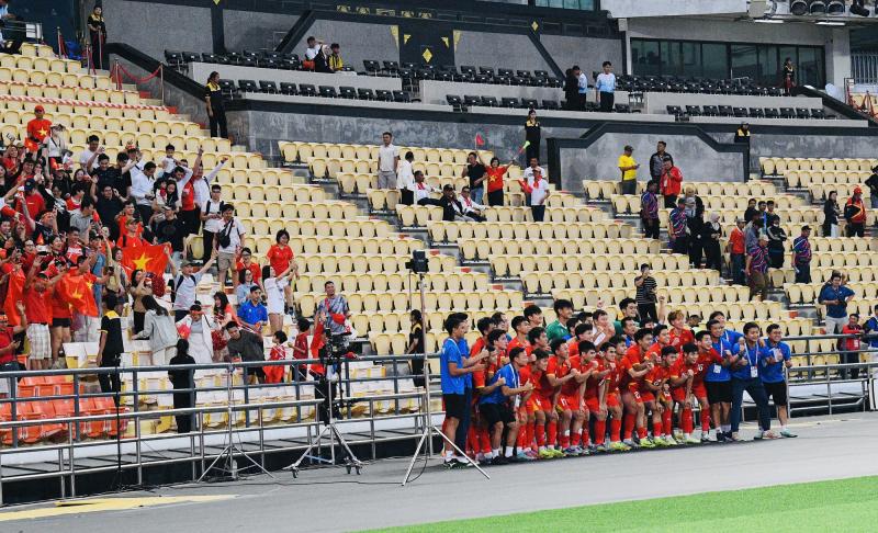 Thắng 2-0 đẹp mắt, dàn hot boy U22 Việt Nam còn ghi điểm bởi hành động đẹp hơn với đối thủ Malaysia- Ảnh 12.