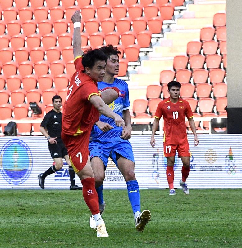 Hot boy U22 Việt Nam 3 lần giành Cầu thủ xuất sắc nhất trận, "out trình" ở SEA Games 33, HLV Kim Sang-sik khuyên xuất ngoại- Ảnh 5.