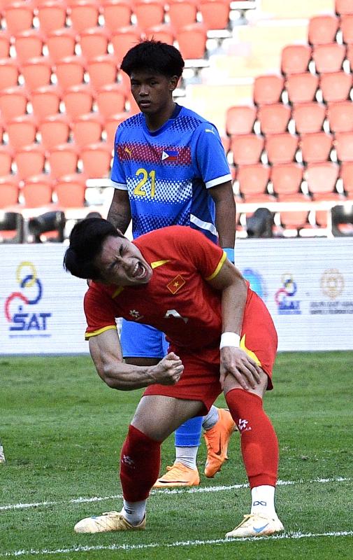 Hot boy U22 Việt Nam 3 lần giành Cầu thủ xuất sắc nhất trận, "out trình" ở SEA Games 33, HLV Kim Sang-sik khuyên xuất ngoại- Ảnh 6.