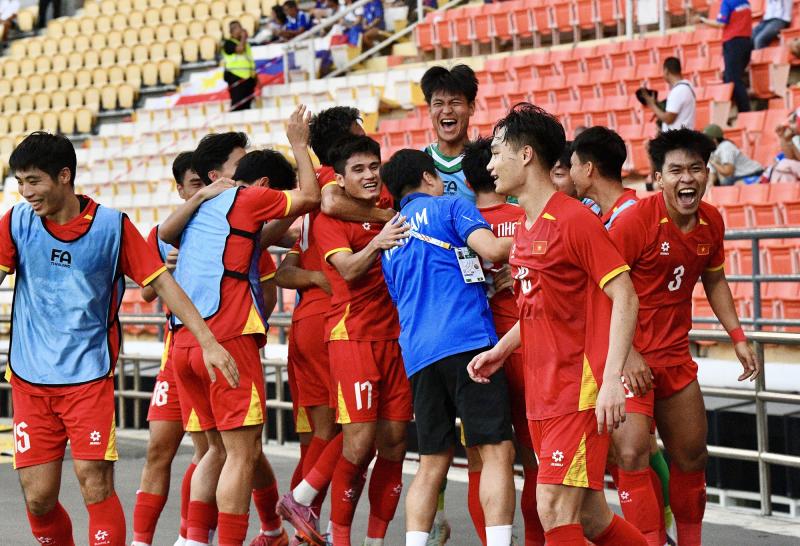 Nam thần 2k3 ăn mừng như Ronaldo, nói 1 câu cực ý nghĩa khi ghi bàn giúp U22 Việt Nam vào chung kết SEA Games- Ảnh 15.