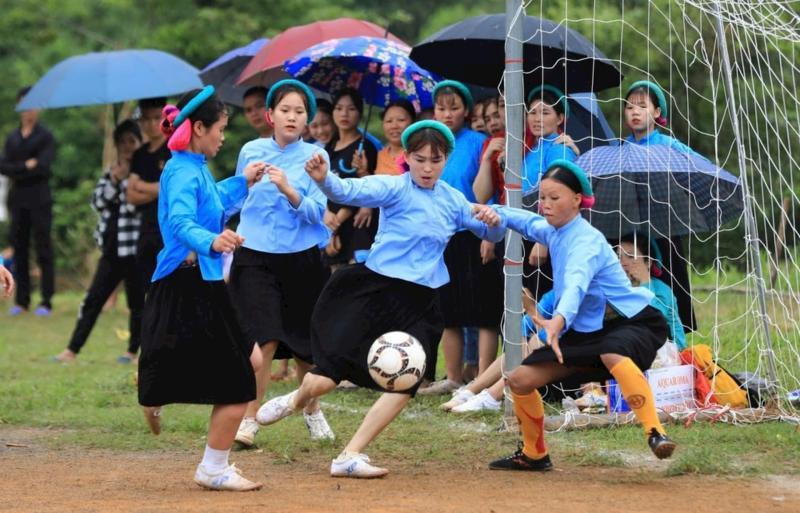 Giải bóng đá dễ thương số 1 thế giới: Khi các cô gái tự hào mặc trang phục dân tộc ra sân thi đấu- Ảnh 7.