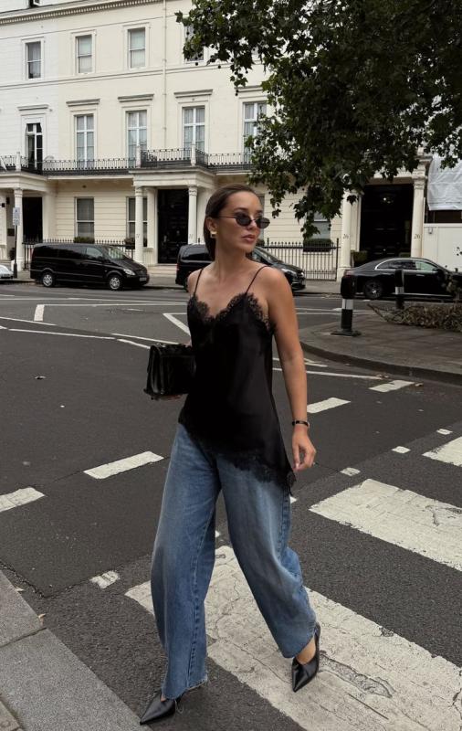 Lily Collins giúp Rosé không còn đơn độc, hóa ra dân châu Âu cũng ngứa mắt với trend đồ ngủ- Ảnh 14.