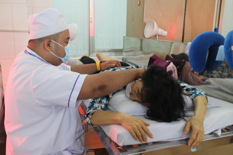 Chóng mặt kéo dài, nguy cơ tiềm ẩn đột quỵ- Ảnh 1.