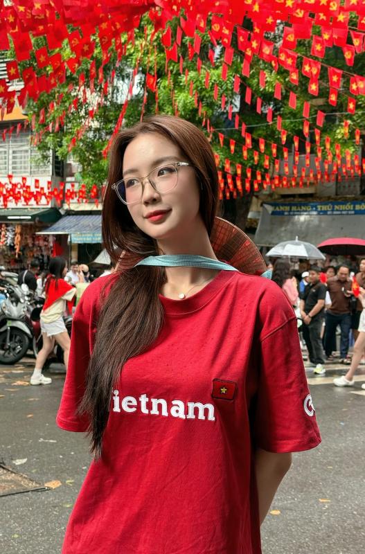 Cô mọt sách quê Cần Thơ có nhan sắc số 1 lục địa: Hào quang học bá toả sáng mọi khung hình- Ảnh 12.