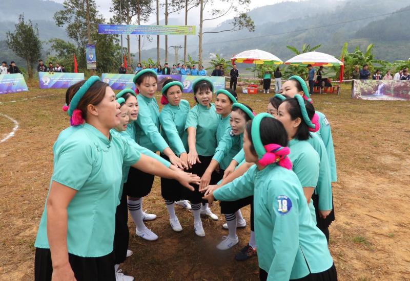 Giải bóng đá dễ thương số 1 thế giới: Khi các cô gái tự hào mặc trang phục dân tộc ra sân thi đấu- Ảnh 5.