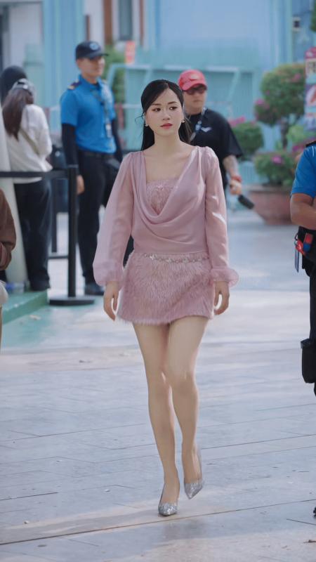 Lâm Vỹ Dạ lại trẻ măng, đôi chân hoá ra cũng thuộc hàng cực phẩm!- Ảnh 1. Lâm Vỹ Dạ lại trẻ măng, đôi chân hoá ra cũng thuộc hàng cực phẩm!- Ảnh 1.