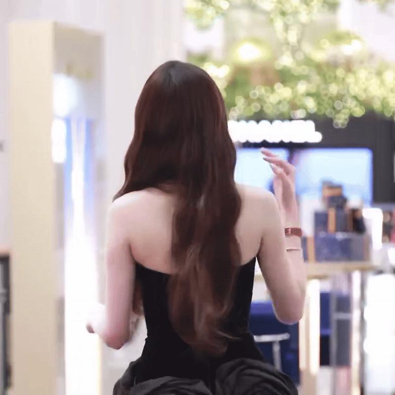 Cú xoay "ăn tiền" của công chúa Kpop- Ảnh 1.