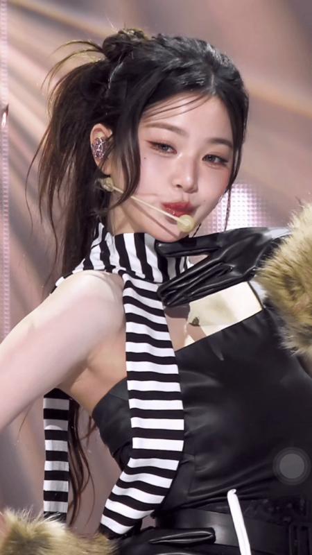 Khoảnh khắc kém hoàn hảo của nữ idol tố cáo tiêu chuẩn đẹp khắc nghiệt của Kpop- Ảnh 8.