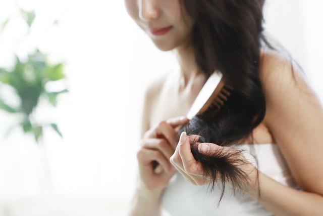 Không cần tốn nhiều tiền đầu tư mà tóc vẫn mọc nhanh và chắc khỏe, biết cách đơn giản này chắc chắn chị em nào cũng làm ngay- Ảnh 1.