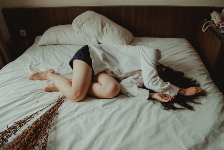 Nhận biết bệnh gan qua giấc ngủ: Những người có vấn đề về gan thường xuất hiện 3 triệu chứng vào ban đêm- Ảnh 2.