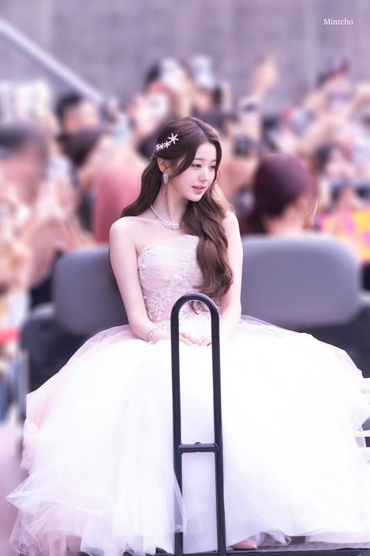 "Ụp crown" ngay cho mỹ nhân này: Không tìm được một lỗ hổng visual, càng ngày càng đẹp là sao!- Ảnh 8.