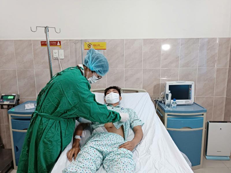 Tuổi đôi mươi phải ghép thận: Trả giá đắt từ sự chủ quan- Ảnh 2.
