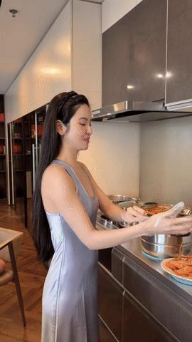 Chiếc váy 